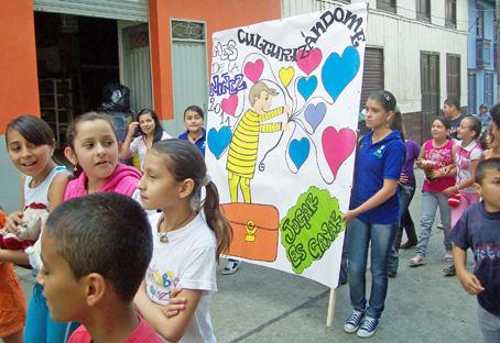 LOS NI�OS DE CALDAS COMPARTEN EN SU MES