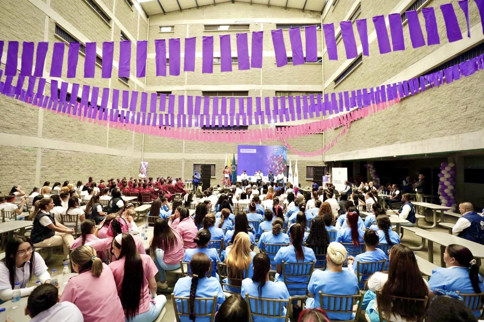 EL REGISTRADOR NACIONAL, HERN�N PENAGOS, ACOMPA�� LA ACTIVACI�N DEL PROGRAMA DE FORMACI�N PARA MUJERES PRIVADAS DE LA LIBERTAD