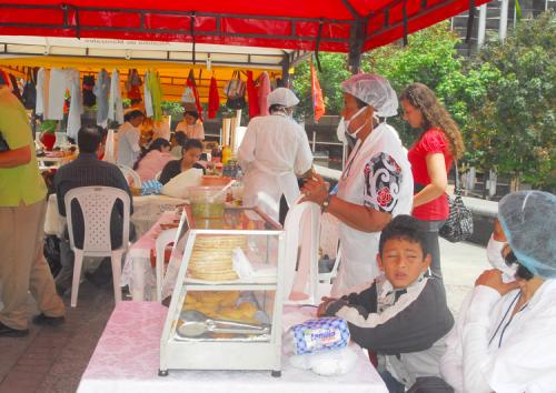 DESPLAZADOS SE APOYAN EN MINUTO DE DIOS