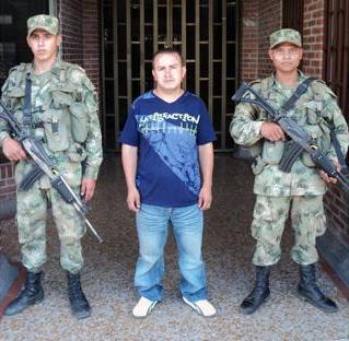 CAPTURARON A NARCOTRAFICANTE QUE SE ESCOND�A EN SAMAN�