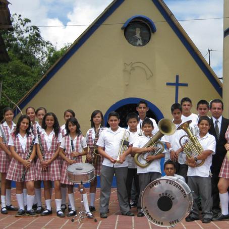 EL CIERRE MUSICAL CON LAS BANDAS ES EN FILADELFIA