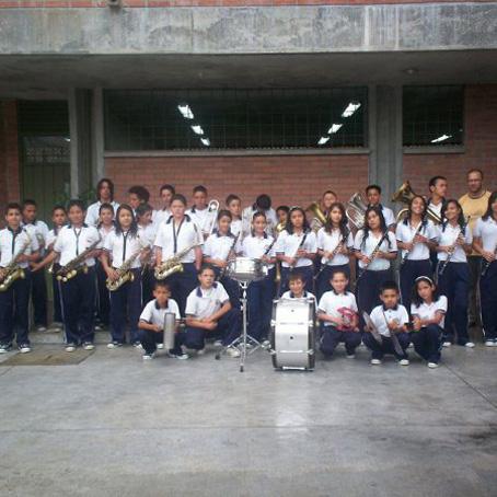 EL CIERRE MUSICAL CON LAS BANDAS ES EN FILADELFIA
