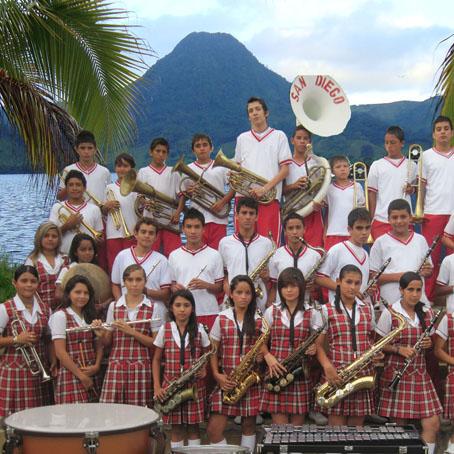 EL CIERRE MUSICAL CON LAS BANDAS ES EN FILADELFIA