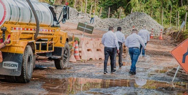 �HAY OBRAS FALSAS Y CONTRATOS FANTASMA EN V�A DE CALDAS?: COMUNIDAD EXIGE RESPUESTAS