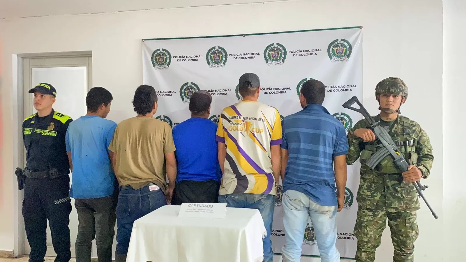 EN SAMAN�, CALDAS, EJ�RCITO Y POLIC�A CAPTURARON A CINCO PERSONAS E INHABILITARON MATERIAL UTILIZADO PARA LA EXPLOTACI�N IL�CITA DE YACIMIENTOS MINEROS.