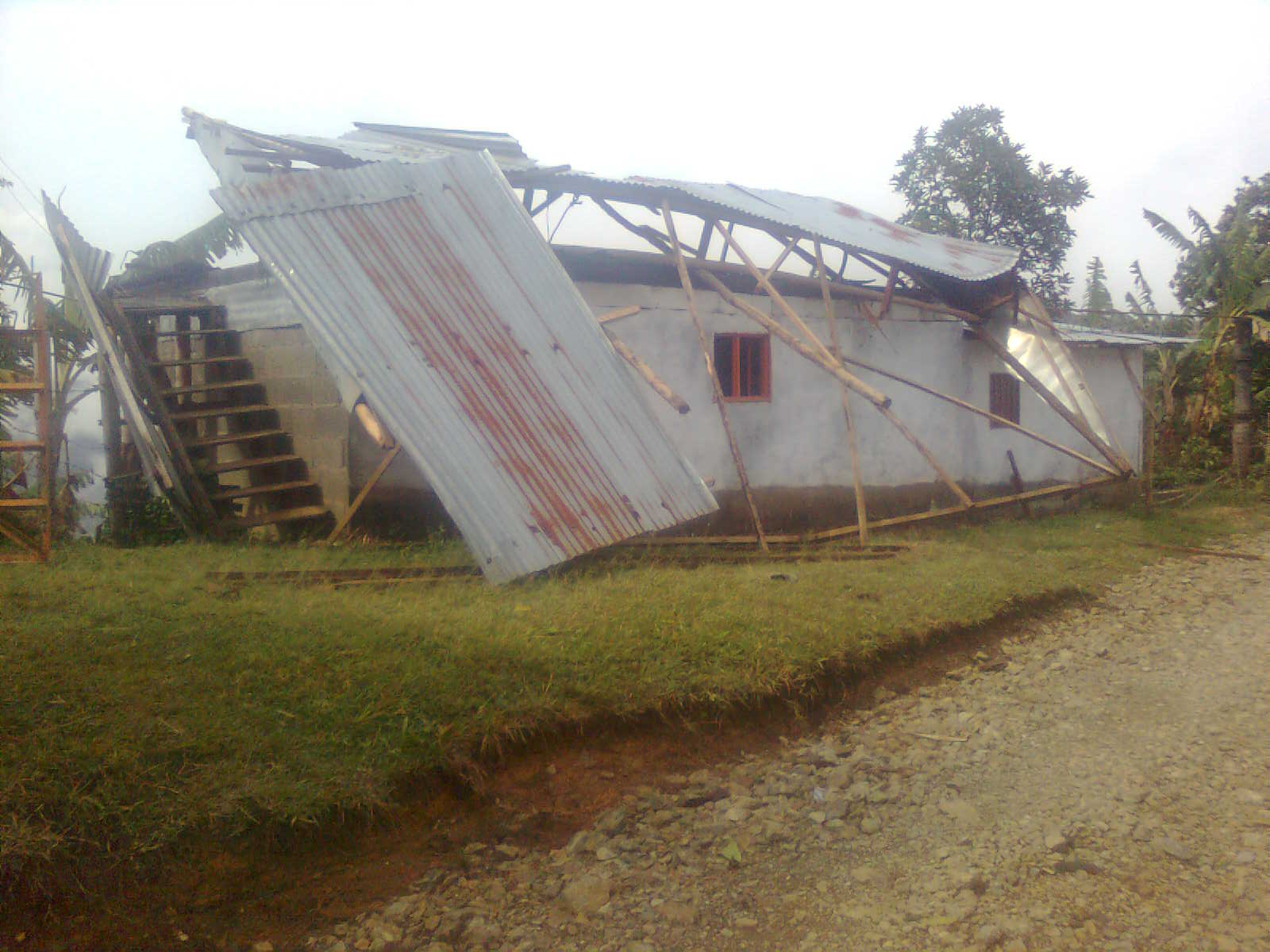 VENDAVAL DESTECHA 7 VIVIENDAS EN ZONA RURAL DE SAMAN�