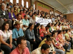 ACCI�N SOCIAL DENUNCIA PRESUNTO USO DE SU NOMBRE PARA HACER CAMPA�A EN CALDAS
