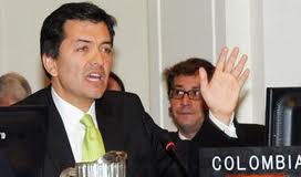 EL SENADOR LUIS ALFONSO HOYOS 