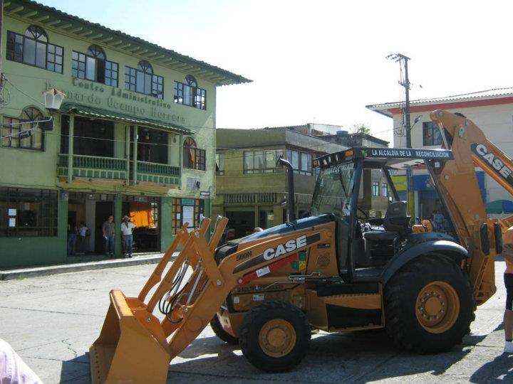 NUEVA RETROEXCAVADORA PARA SAMANA CALDAS 