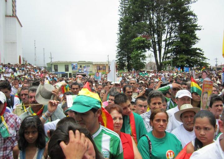 MULTITUDINARIO RESPALDO EN SAMAN� AL CANDIDATO JHON GIL POR EL EXPRESIDENTE ALVARO URIBE