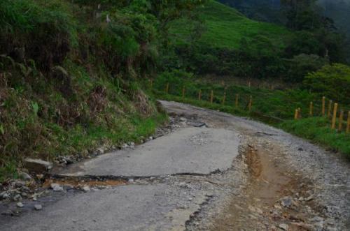 V�A VICTORIA - SAMAN� (CALDAS) EN MAL ESTADO