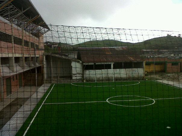 CANCHA SINTETICA POLIDEPORTIVO SAMAN�