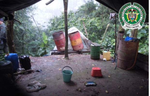 POLIC�A DESMANTELA DOS LABORATORIOS PARA EL PROCESAMIENTO DE HOJA DE COCA EN SAMAN�