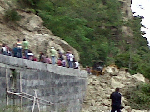 DERRUMBE VIA VICTORIA EL CRUCE 