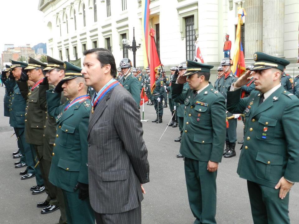 CONDECORACI�N QUE LE DIERON AL REPRESENTANTE A LA C�MARA HERN�N PENAGOS GIRALDO
