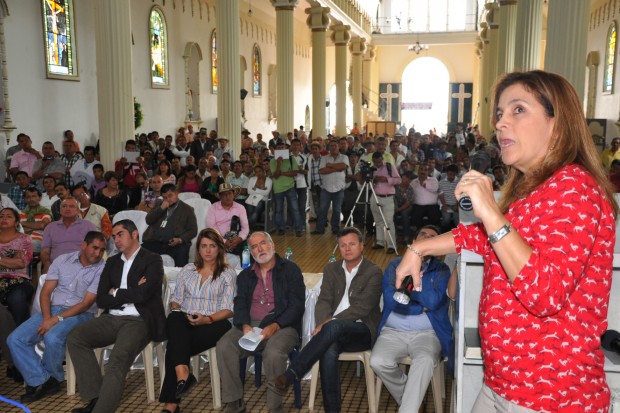 SE COMPROMETEN CON LA V�A LA DORADA-SONS�N (ANTIOQUIA)