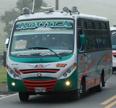 ACCIDENTE BUS EXPRESO �GUILA RUTA BOGOT� - SAMAN� DEJ� UN MUERTO Y VARIOS HERIDOS.