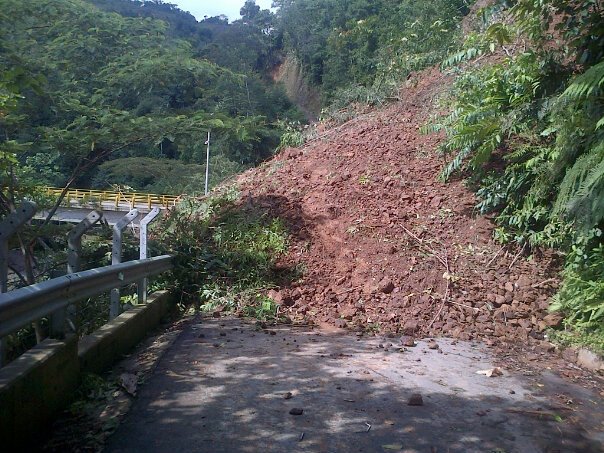 DERRUMBE EN EL RIO MANSO SAN DIEGO