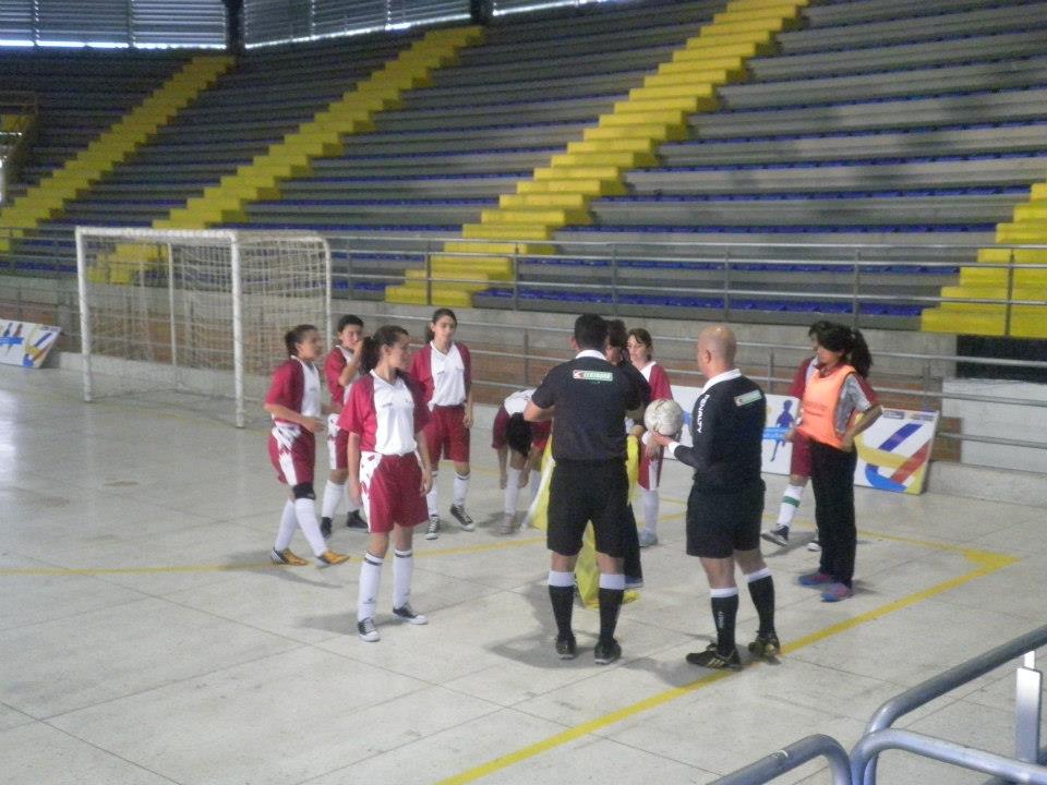 EQUIPO FEMENINO DE FUTBOL EN LAS LUCHA POR UN CUPO A LAS FINALES INTERCOLEGIADAS NACIONALES