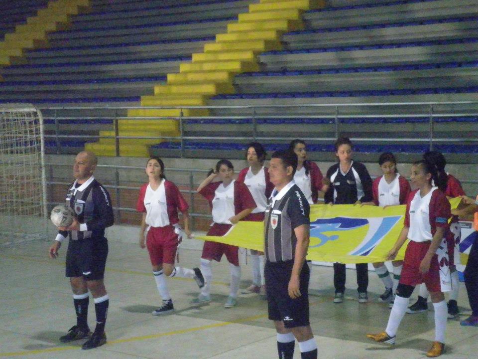 EQUIPO FEMENINO DE FUTBOL EN LAS LUCHA POR UN CUPO A LAS FINALES INTERCOLEGIADAS NACIONALES