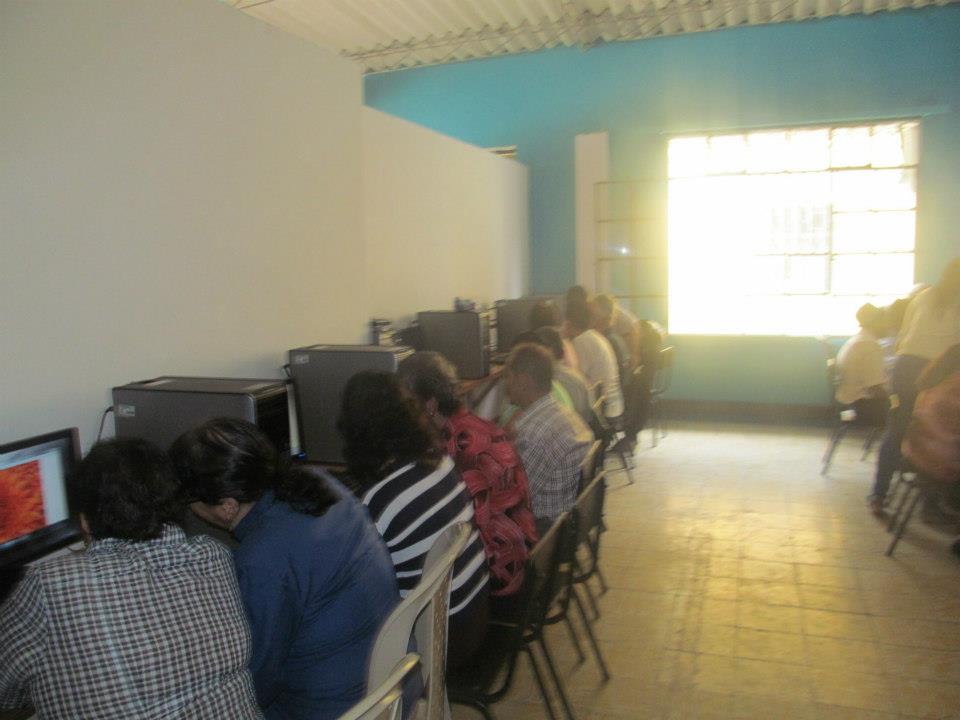 BIBLIOTECA MUNICIPAL CON 20 COMPUTADORES
