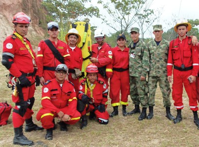 FUERZA A�REA CAPACITA BOMBEROS VOLUNTARIOS EN SAMAN�