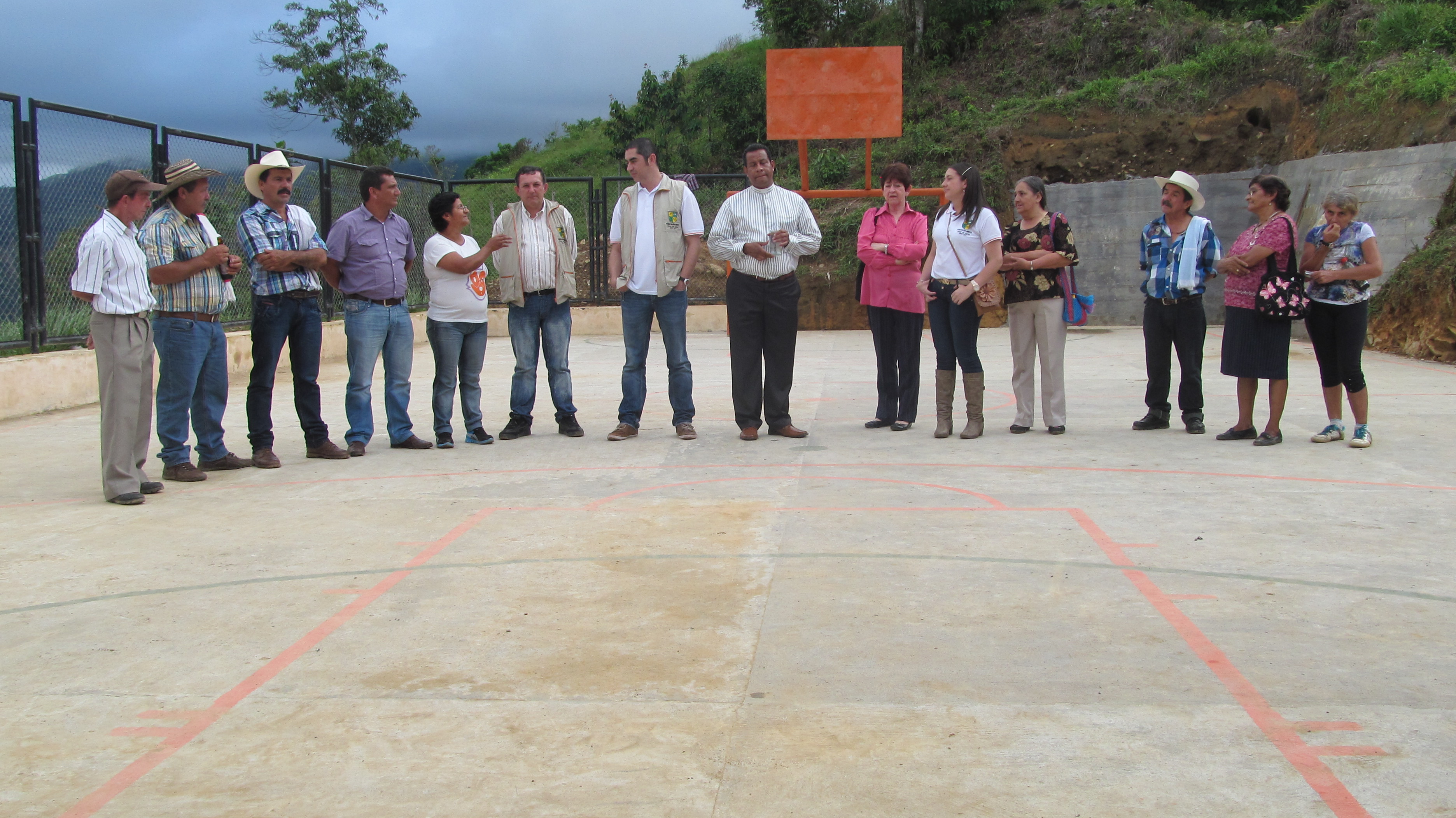 ENTREGA DE CANCHA DE MICRO EN LA VEREDA EL NARANJO