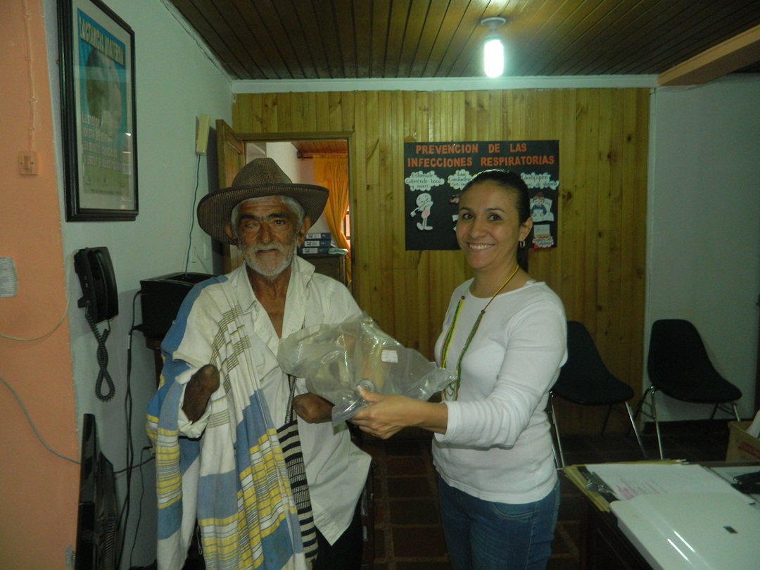 ENTREGA DE PR�TESIS A PERSONAS DISCAPACITADAS DE SAMAN�