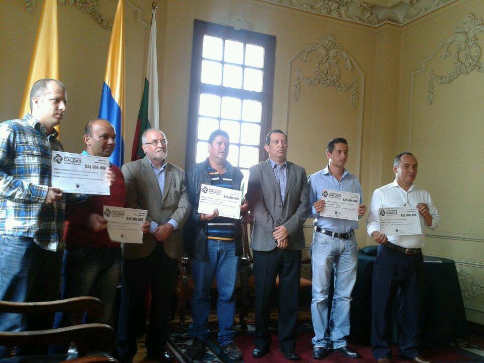 LOS AGRICULTORES DE CALDAS RECIBEN AYUDAS POR 300 MILLONES DE PESOS