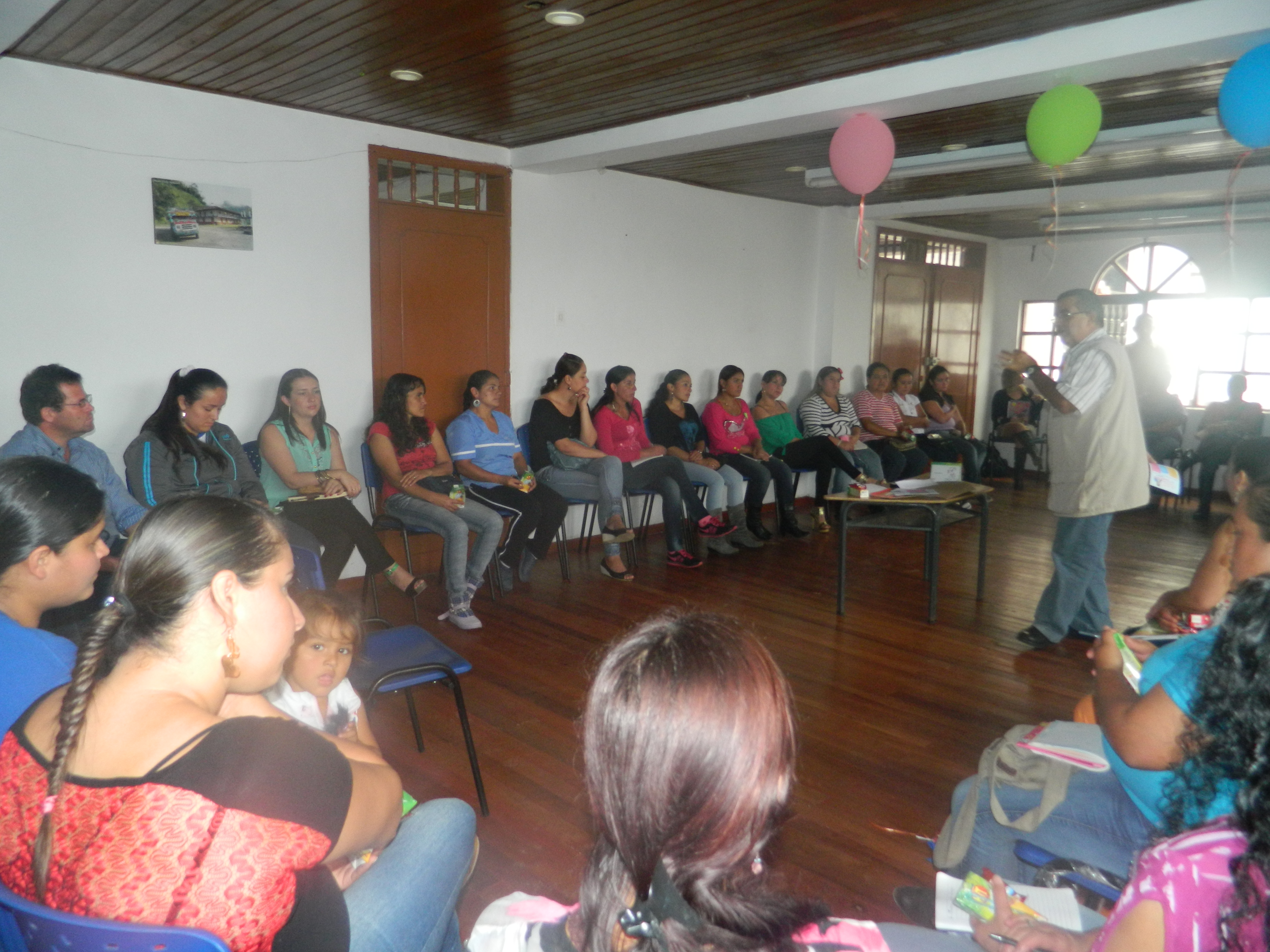 CAPACITACI�N A LAS MADRES L�DERES DE M�S FAMILIAS EN ACCI�N