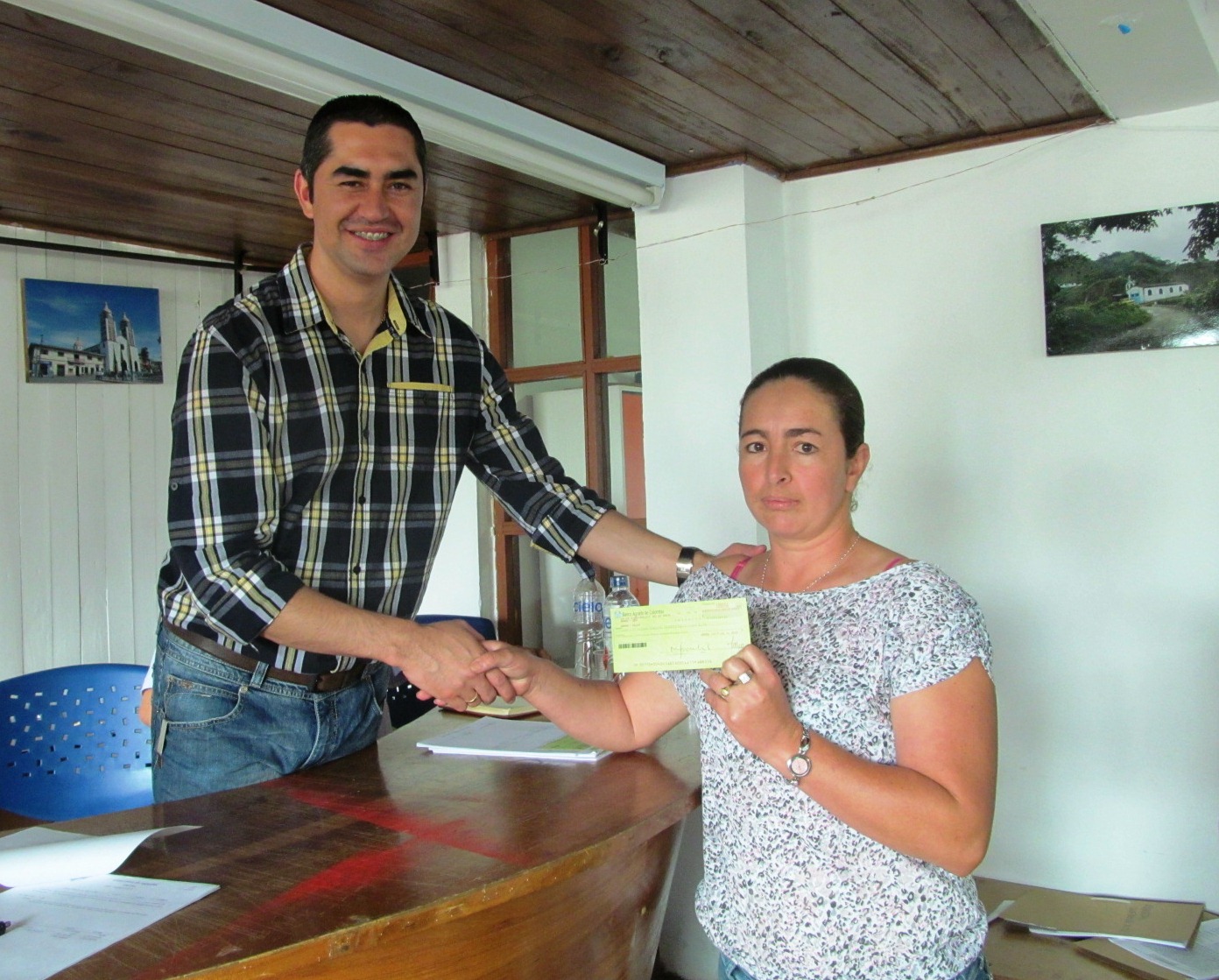 ENTREGA DE DINERO A JAC PARA ARREGLO DE CAMINOS