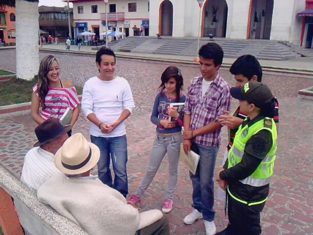 COMPARTIENDO CON LOS ABUELOS UNA TARDE DE LECTURA EN SAMAN�