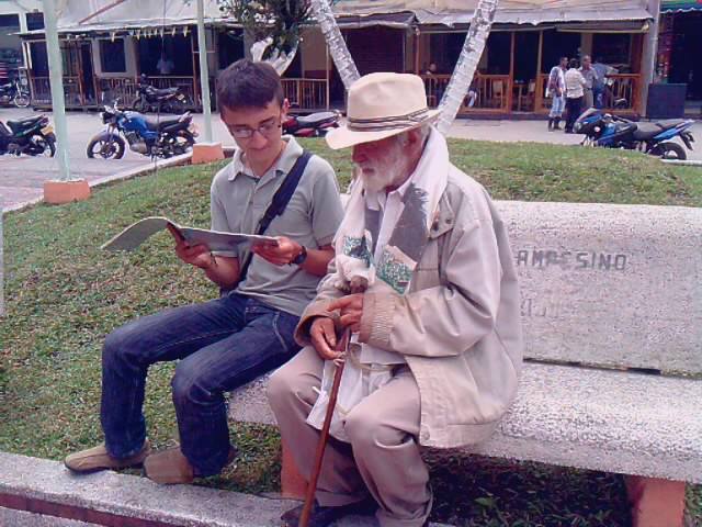 COMPARTIENDO CON LOS ABUELOS UNA TARDE DE LECTURA EN SAMAN�