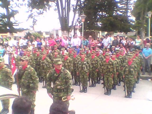 SOLDADOS DE MI PUEBLO JURAN BANDERA
