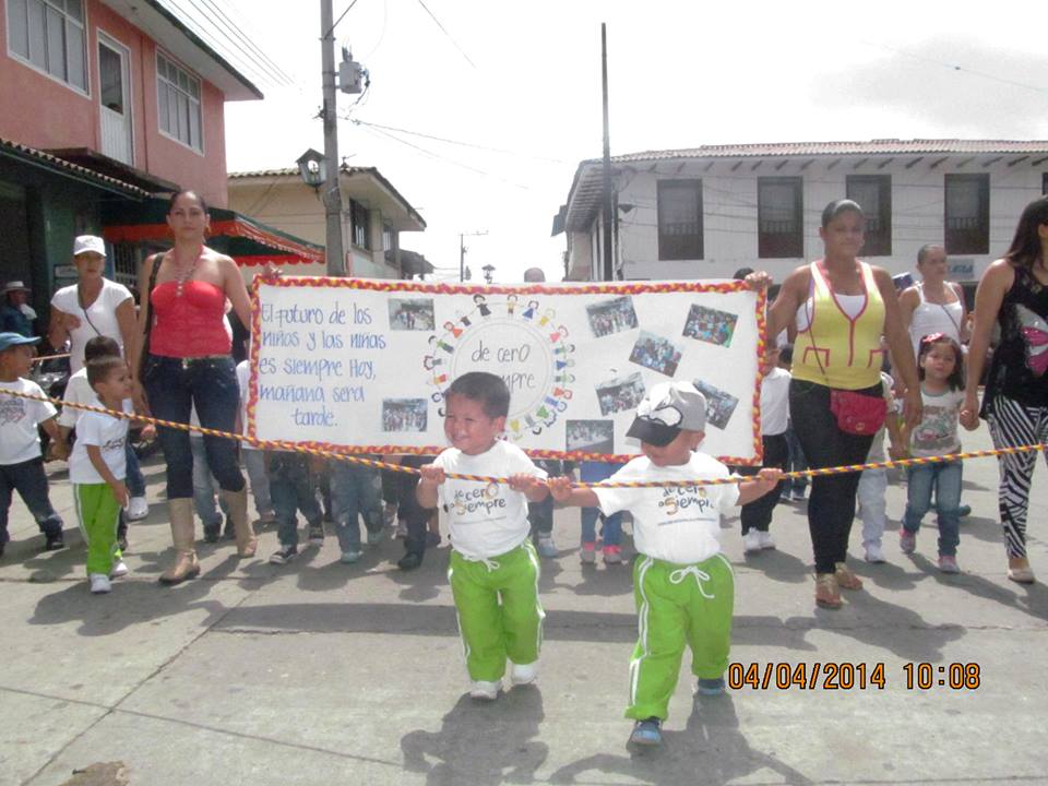 Evento: UN DESFILE INAUGURO EL MES DE LA NI�EZ EN SAMAN�