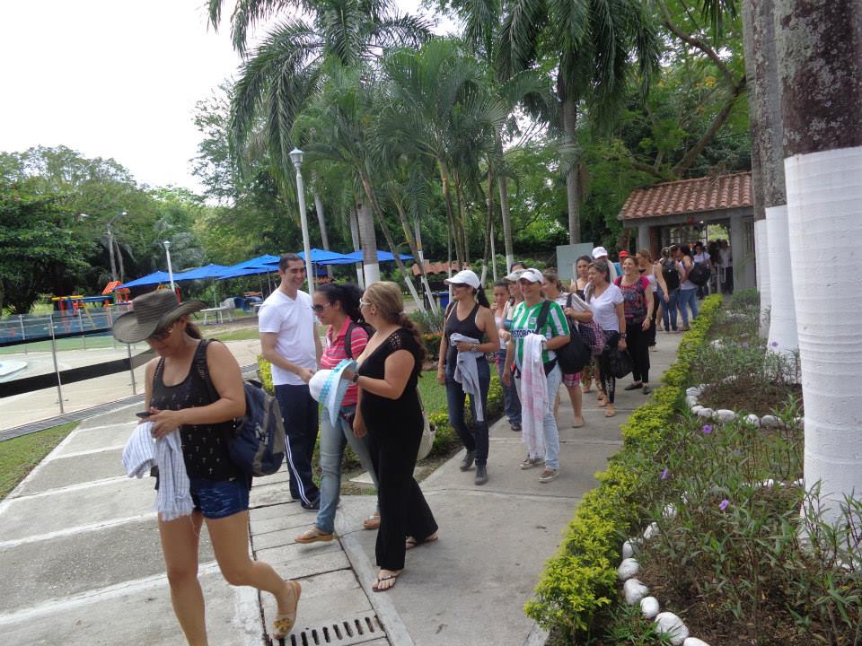CELEBRAN D�A DEL MAESTRO EN CONFAMILIARES LA DORADA 