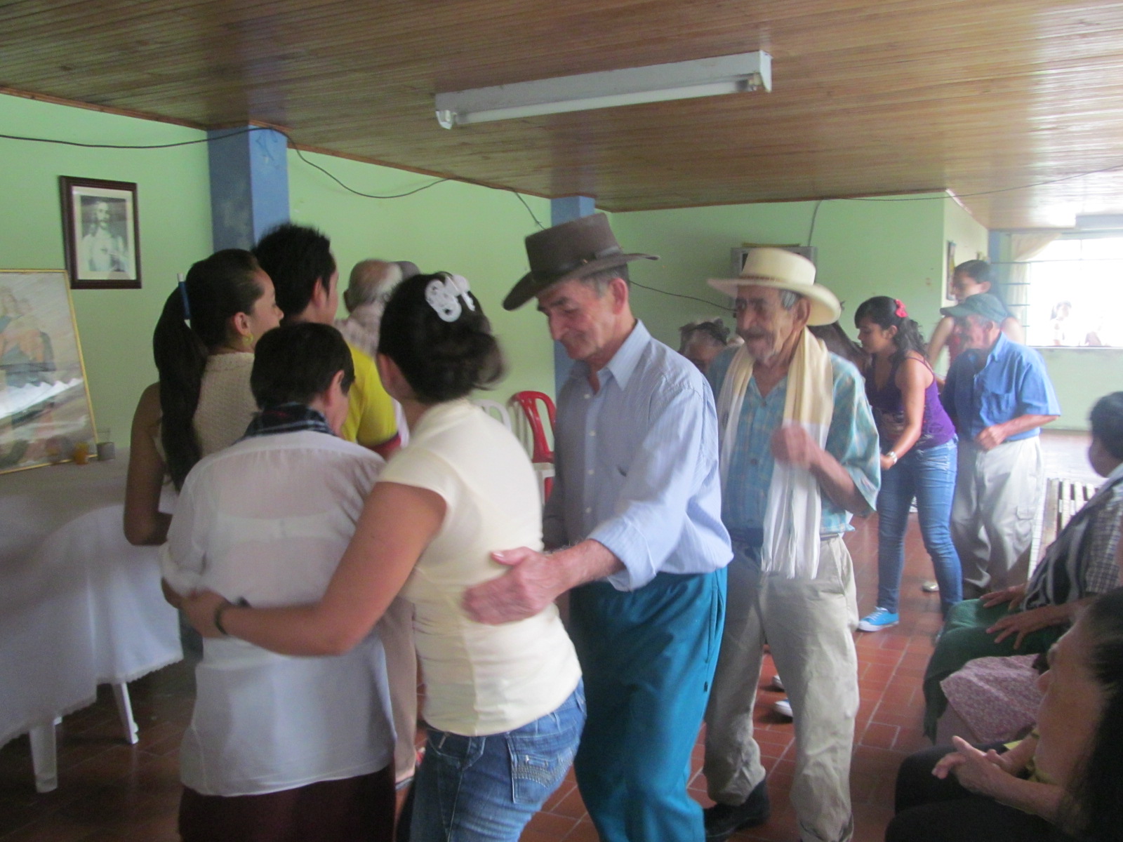 Bailando al ritmo de las canitas