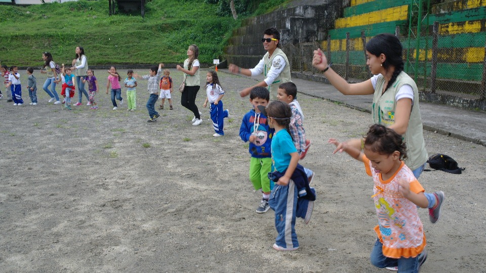 JORNADA DE RECREACI�N CON NI�OS Y NI�AS SAMANE�OS