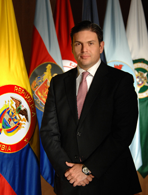 VISITA DEL MINISTRO DE DEFENSA, JUAN CARLOS PINZ�N BUENO AL MUNICIPIO DE SAMAN�